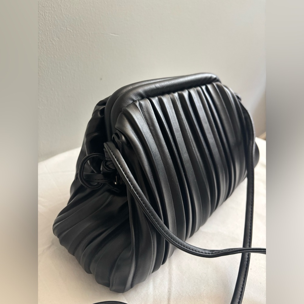 Pleated slouchy faux leather bag with removable adjustable tie strap - Picture 2 of 9